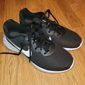 Size 10 WOMEN'S NIKE REVOLUTION 6 NEXT NATURE SUSTAINABLE RUNNING SHOES